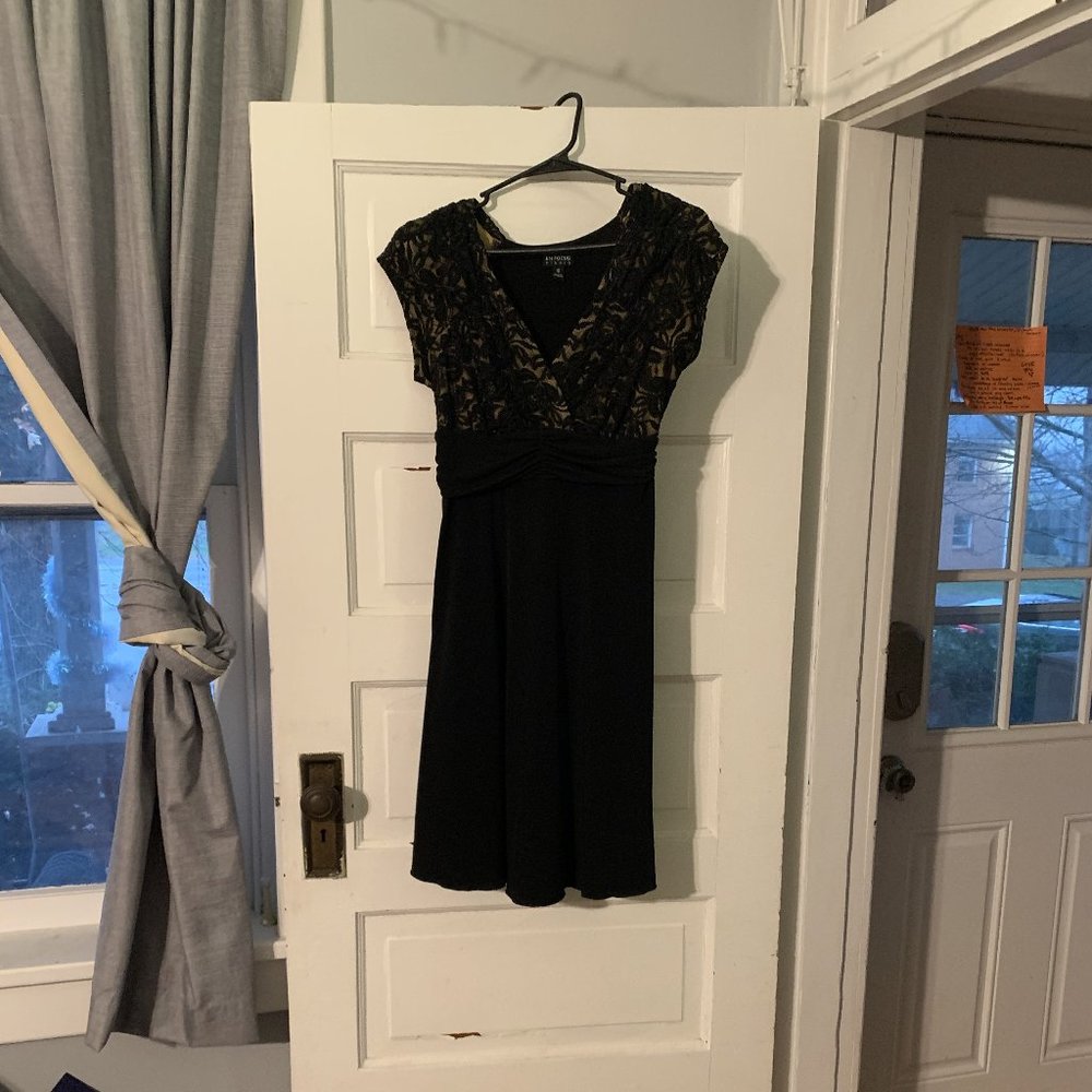Enfocus Studio Cream Floral Lace & Black Dress w/Cinched Waist Belt Size 12 (L)